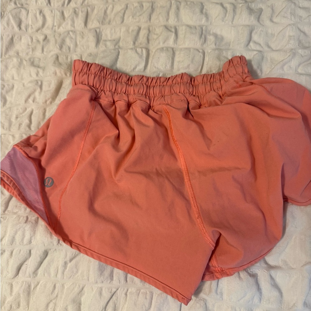 lululemon hotty hot low rise 2.5 Women's Coral Athletic Shorts